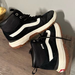 Women’s Vans Ultra Range EXO Hi MTE Shoe - Like New